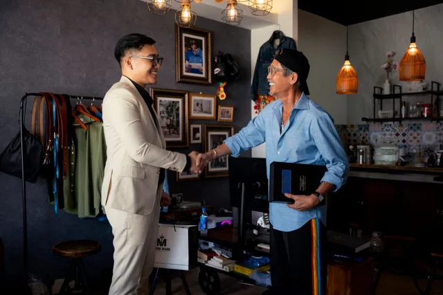 Dịch vụ may đo tại nhà của Tuxedo