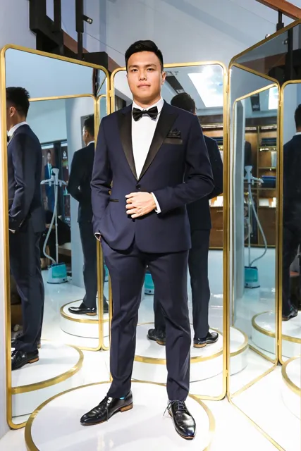Bộ Suit Xanh Đen Trẻ Trung Cho Chú Rễ