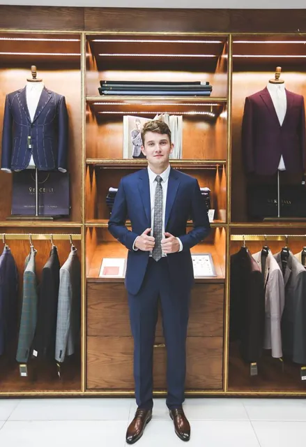 Suit Đi Làm Trẻ Trung Cho Khách Nước Ngoài