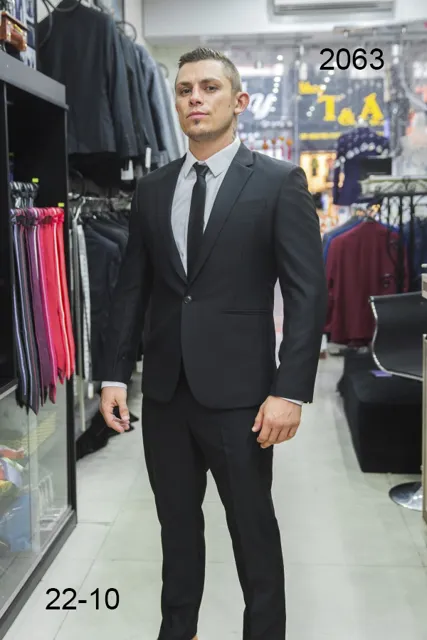 Bộ Suit Đen Đầy Sang Trọng Cho Quý Ông