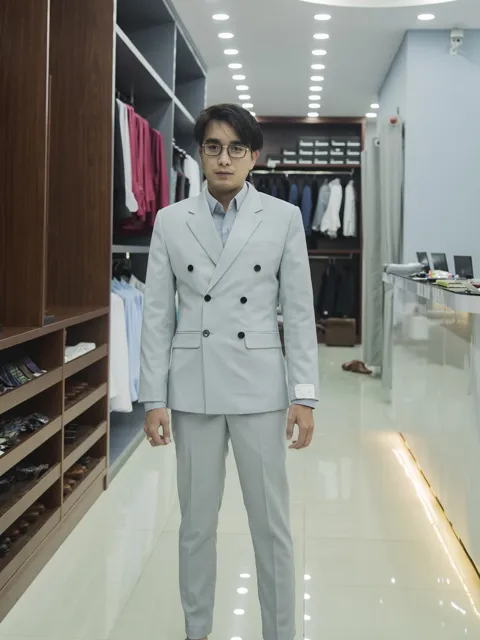 Bộ Vest Nam Màu Xám Trắng 4 Nút Cài Chòm KH183