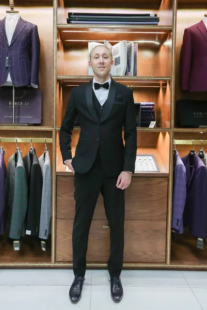 Hình Ảnh Khách Nước Ngoài Đặt May Áo Vest Nam Size Lớn tại Tuxedo KNN036 - Chưa Bao Gồm Ghile