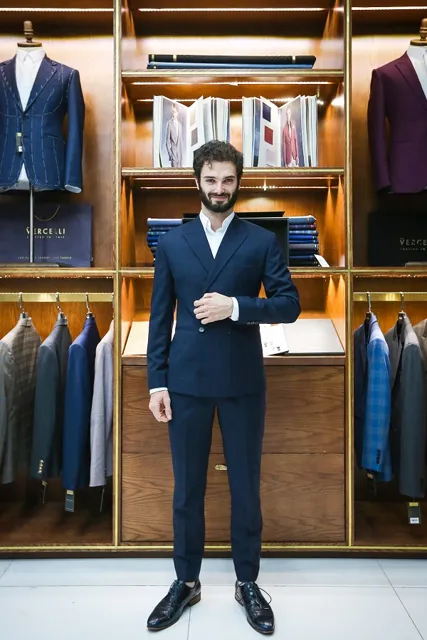 Hình Ảnh Khách Nước Ngoài Đặt May Áo Vest Nam Size Lớn tại Tuxedo KNN037 - Chưa Bao Gồm Ghile