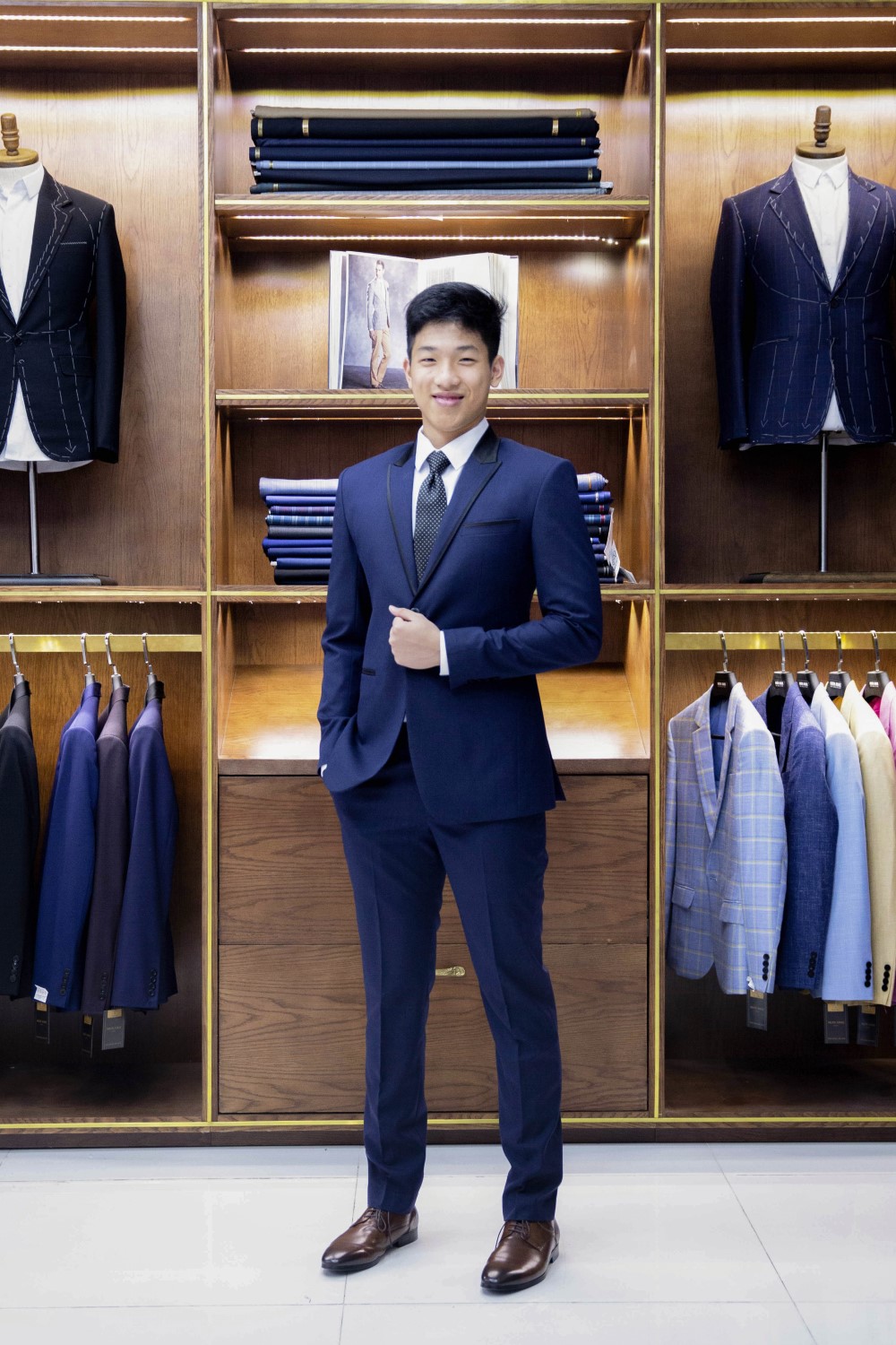 Bộ Vest Nam Màu Xanh Navy Có Phối Bóng Viền — ảnh 1